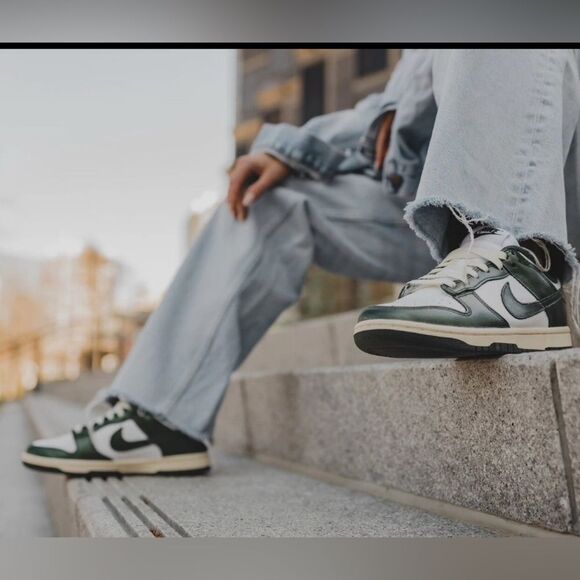 Nike Dunk Low Vintage Green 9.5